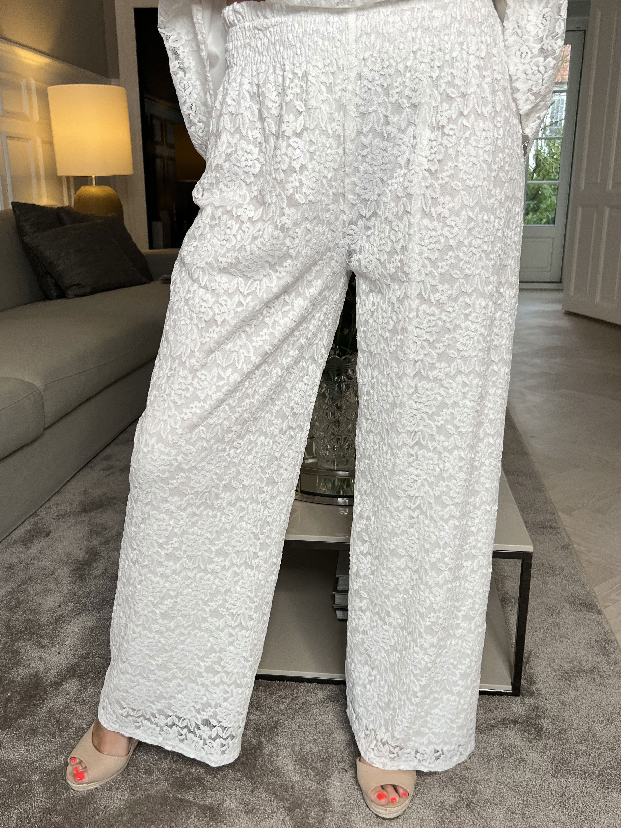 Pams Lace Pants - Løse elastiske blondebukser